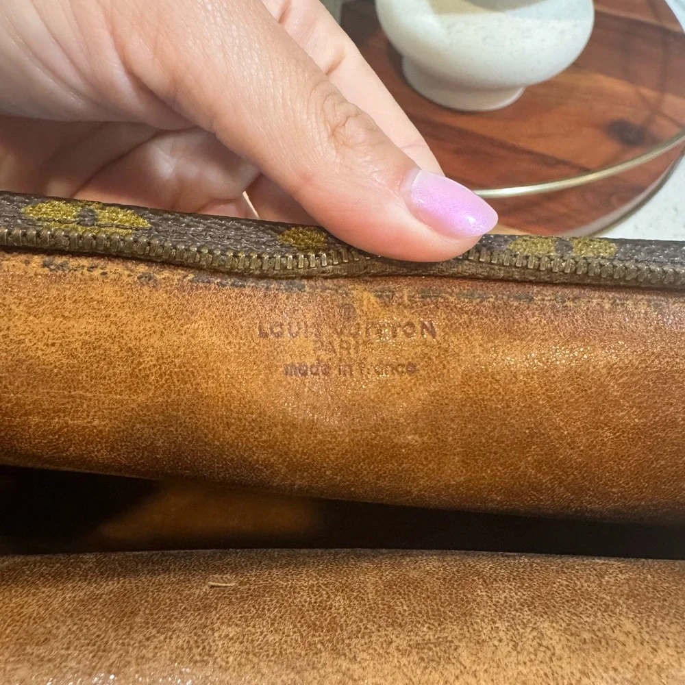 SOLD 🛑 Louis Vuitton LV Authentic Vintage Clutch/Pouch - Picture 9 of 10